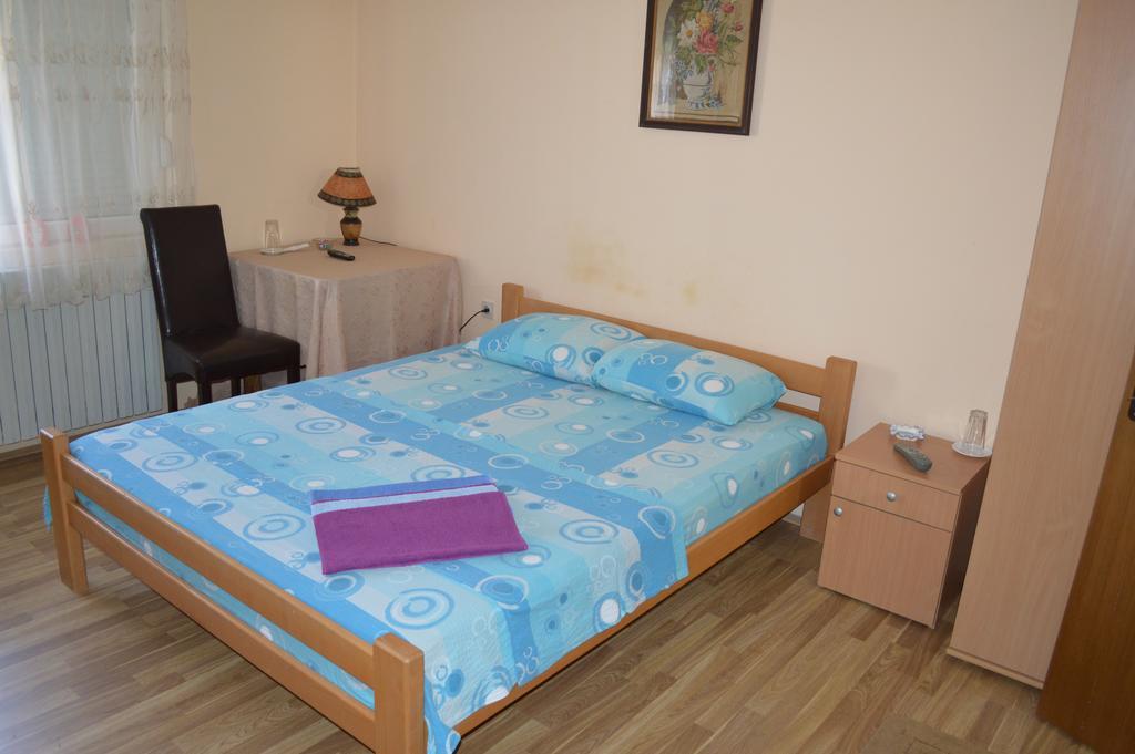 Pansion Lug Hotel Belgrade Room photo