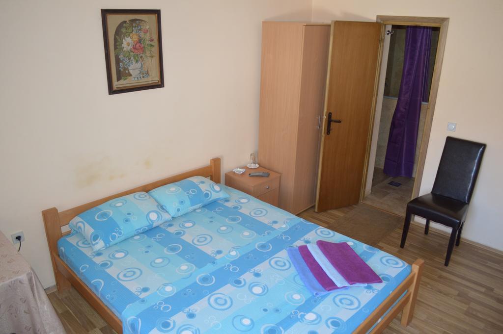 Pansion Lug Hotel Belgrade Room photo